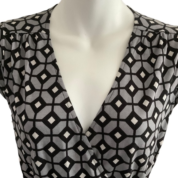 Old Navy | Cap Sleeve Wrap Dress - Picture 5 of 12